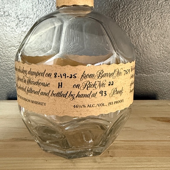 Blanton's Single Barrel Bourbon EMPTY BOTTLE With Stopper “T” w/ Velvet Bag - Picture 3 of 4